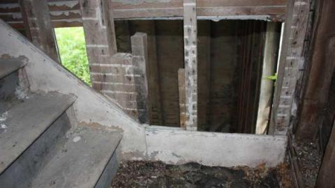 Abandoned Near Cressy - Old-Farmhouse14.jpg