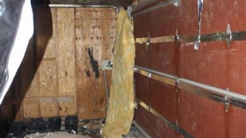 July 2014 - Green-Thumb--Black-Kitchen22.jpg