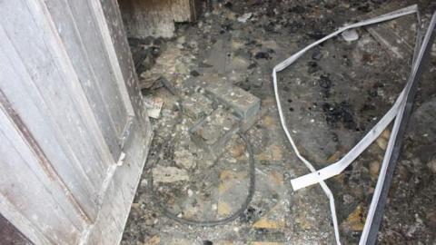 July 2014 - Green-Thumb--Black-Kitchen14.jpg