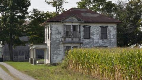 The Hull House - Adelaide-Metcalfe, Ontario