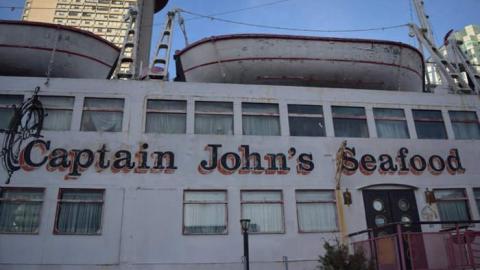 All Aboard - Captain-Johns-Restaurant111.jpg