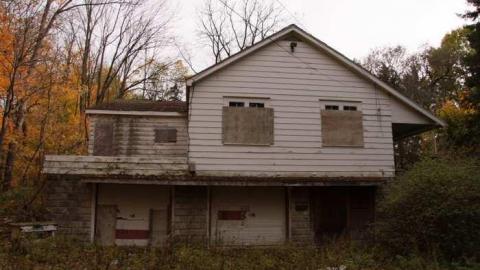 FALLing apart at the seams. - House-on-the-Hill16.jpg