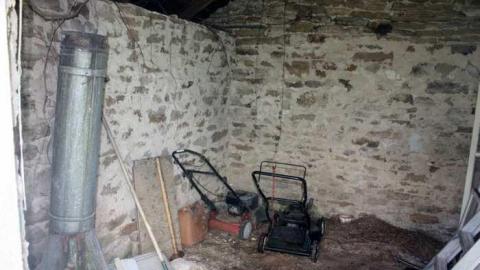 Sep 2014 - Hangmans-Church--Outbuilding24.jpg