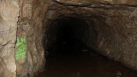 tempted to squeeze through - The-Morningstar-Mine30.jpg