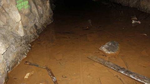 tempted to squeeze through - The-Morningstar-Mine31.jpg