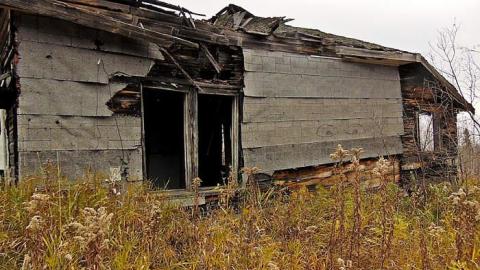 Stubby House - Collapsing-Stubby-House4.jpg