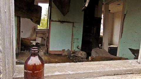 Stubby House - Collapsing-Stubby-House7.jpg