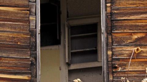 Collapsing Stubby House photo 3