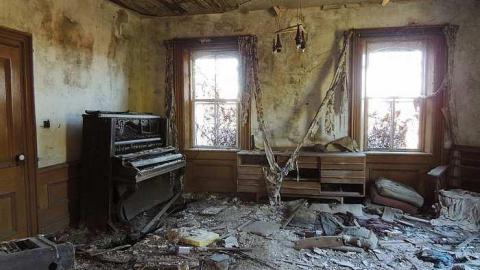 Eddie Farm House - DSCN5091_edited-1.jpg