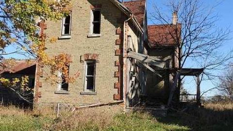 Eddie Farm House - DSCN5101_edited-1.jpg