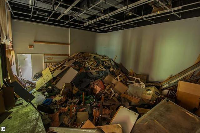 Decaying Ceative Atmosphere - 5.jpg