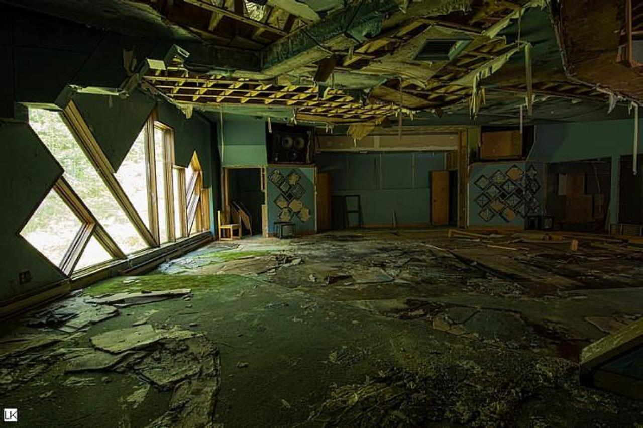 Decaying Ceative Atmosphere - 7.jpg