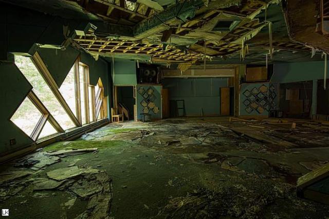 Decaying Ceative Atmosphere - 7.jpg