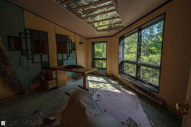 Decaying Ceative Atmosphere - 9.jpg