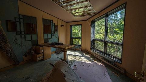 Decaying Ceative Atmosphere - 9.jpg