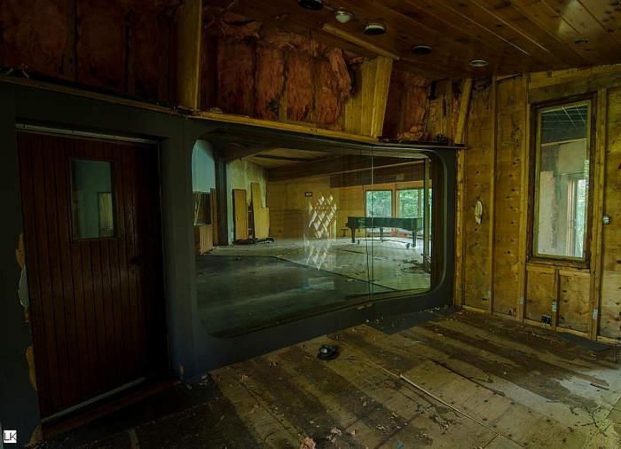 Decaying Ceative Atmosphere - 10.jpg