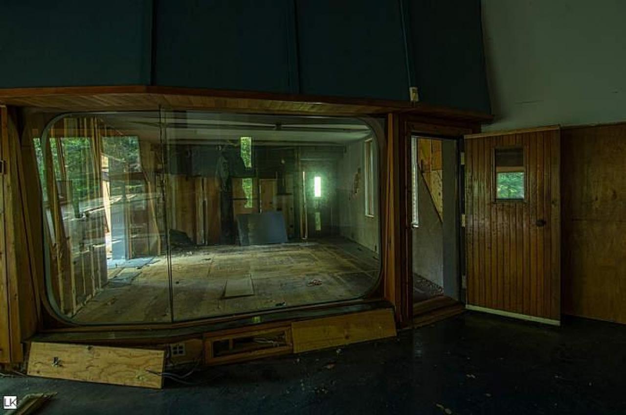 Decaying Ceative Atmosphere - yf12.jpg