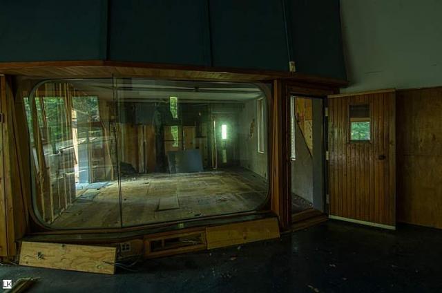 Decaying Ceative Atmosphere - yf12.jpg