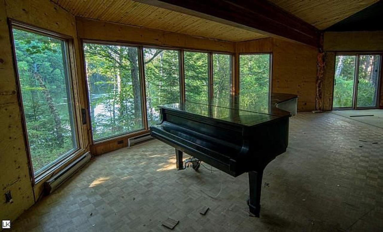 Decaying Ceative Atmosphere - 14.jpg