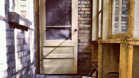 Abandoned Manor.  - Neglected-Manor1.jpg