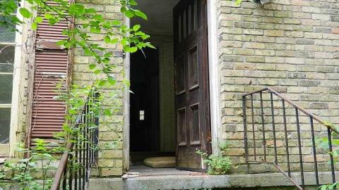 Abandoned Manor.  - Neglected-Manor2.jpg