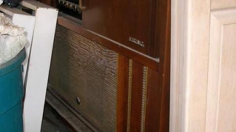 Lonely House - PB034849.jpg