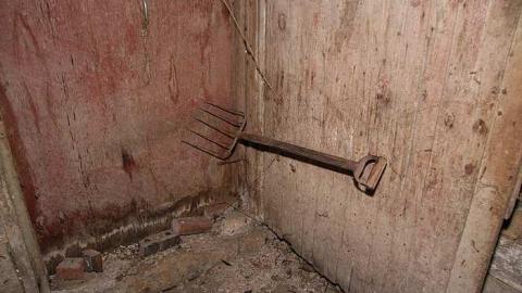 Hit me baby... - Lambeth-Country-Home141.jpg