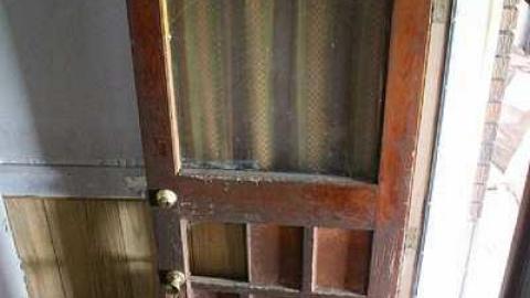 Photo from Paint Peeling Place