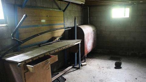 Paint Peeling Place - IMG_6264.jpg