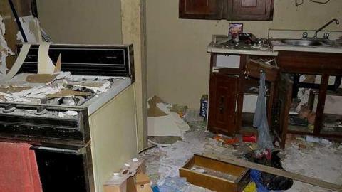 Trip #2 - Nov. 1/14 - derelict-house-upp-james-4-Hamilton-Ont-nov1-14.jpg