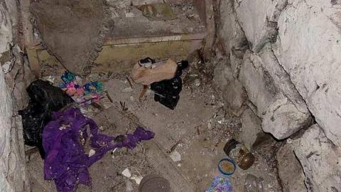 Trip #2 - Nov. 1/14 - derelict-house-upp-james-10-Hamilton-Ont-nov1-14.jpg