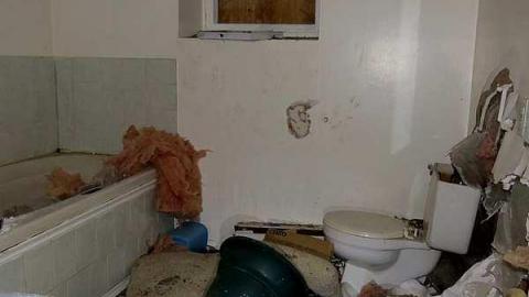 Trip #2 - Nov. 1/14 - derelict-house-upp-james-12-Hamilton-Ont-nov1-14.jpg