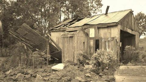 empty house and garage - qqq.jpg