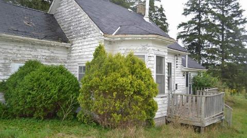 empty house and garage - DSC_0145.jpg