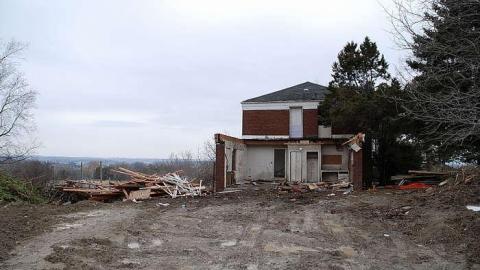 Mid-Demo 2011 - Aurora-White-Pillar-House2.jpg