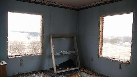 Mid-Demo 2011 - Aurora-White-Pillar-House4.jpg