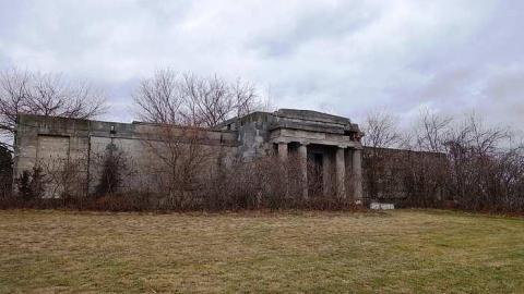 Dec '14 - Port-Dover-Mausoleum25.jpg
