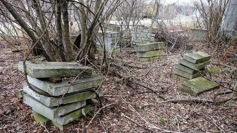 Dec '14 - Port-Dover-Mausoleum24.jpg