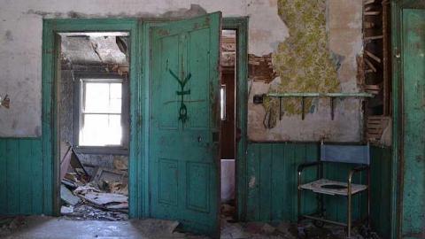 Frank Farm - HDR  Light  Studio 180.jpg