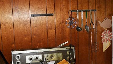 2 Frozen Visits (Feb.2015) - The-Smoke-House-Mystery41.jpg