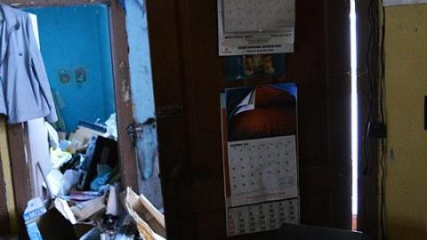 2 Frozen Visits (Feb.2015) - The-Smoke-House-Mystery43.jpg