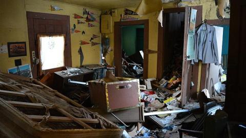 2 Frozen Visits (Feb.2015) - The-Smoke-House-Mystery28.jpg