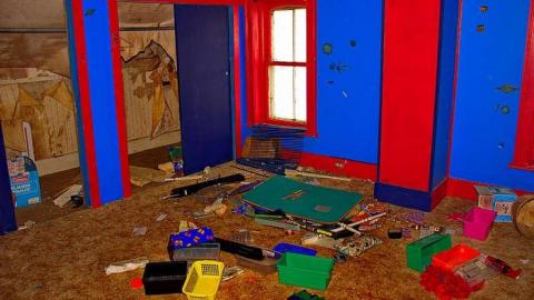 LIFE IS CRAP  03/15 - Mileys-Candy-Land43.jpg