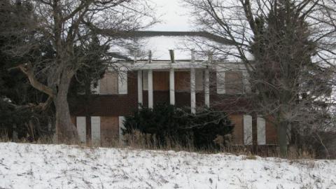 March 2011 - Aurora-White-Pillar-House21.jpg