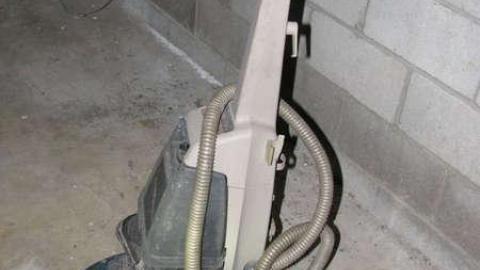 March 2011 - Aurora-White-Pillar-House25.jpg