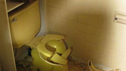 March 2011 - Aurora-White-Pillar-House27.jpg