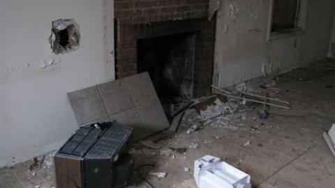 March 2011 - Aurora-White-Pillar-House35.jpg