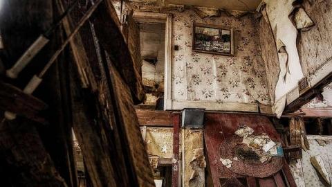 Cluttered Car-Nage - Burlington, Ontario