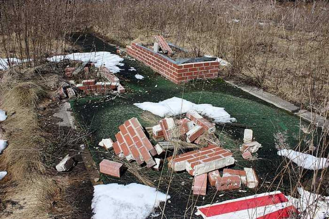 April 2015 - Thunderbird-Down47.jpg