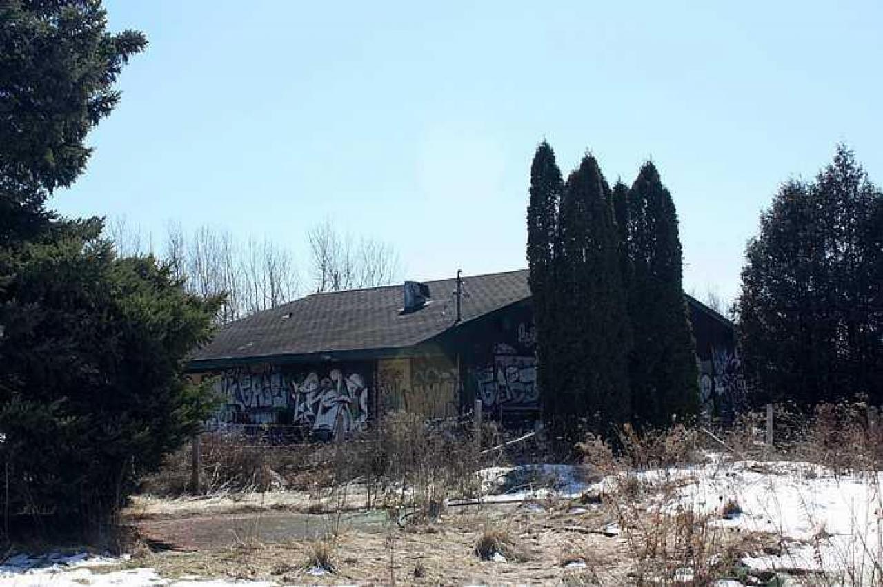 April 2015 - Thunderbird-Down49.jpg